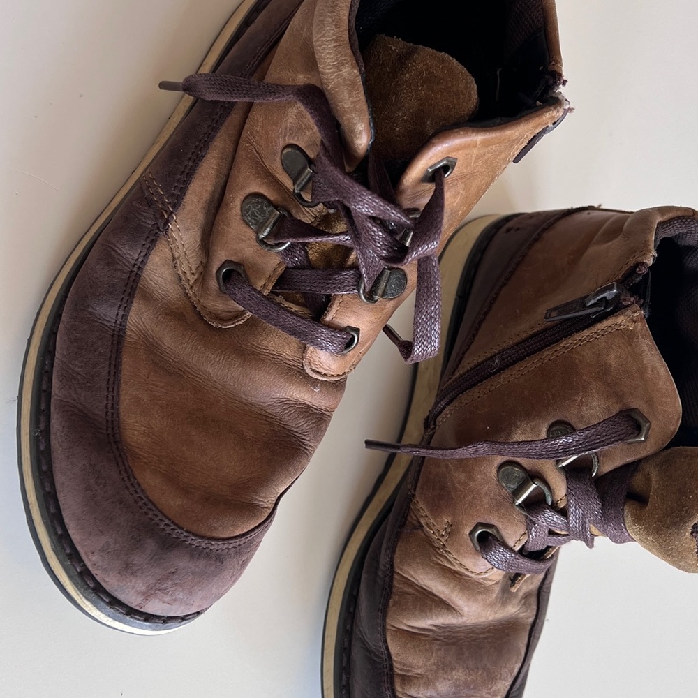 Clarks Sneakers, 2 Boys, 5women, brown leather